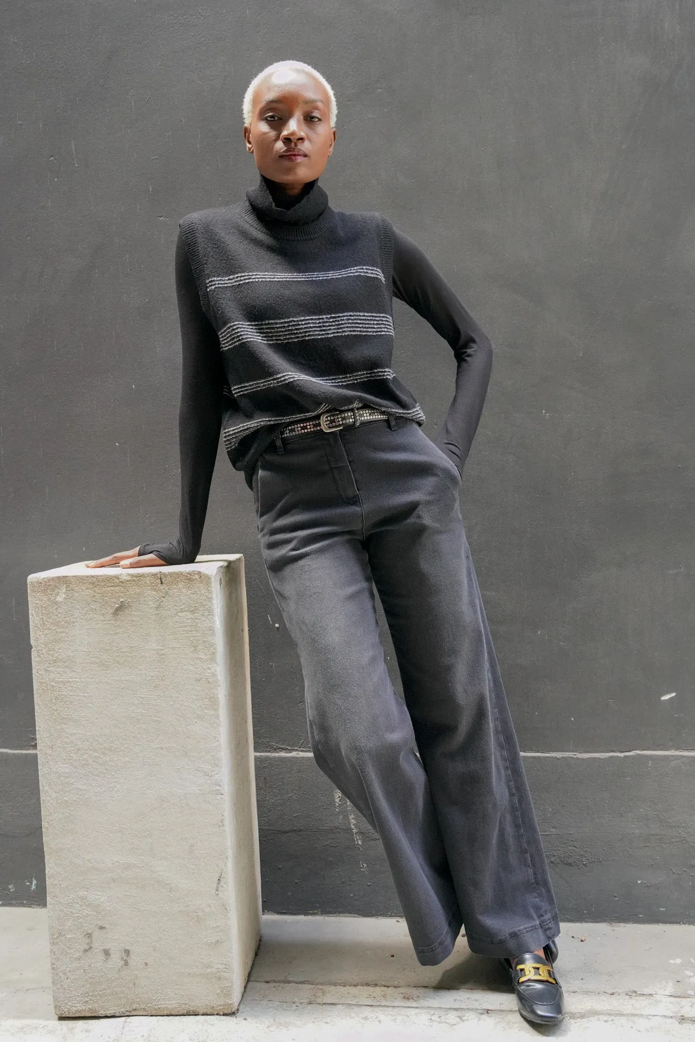Black Stripe Sleeveless Pullover
