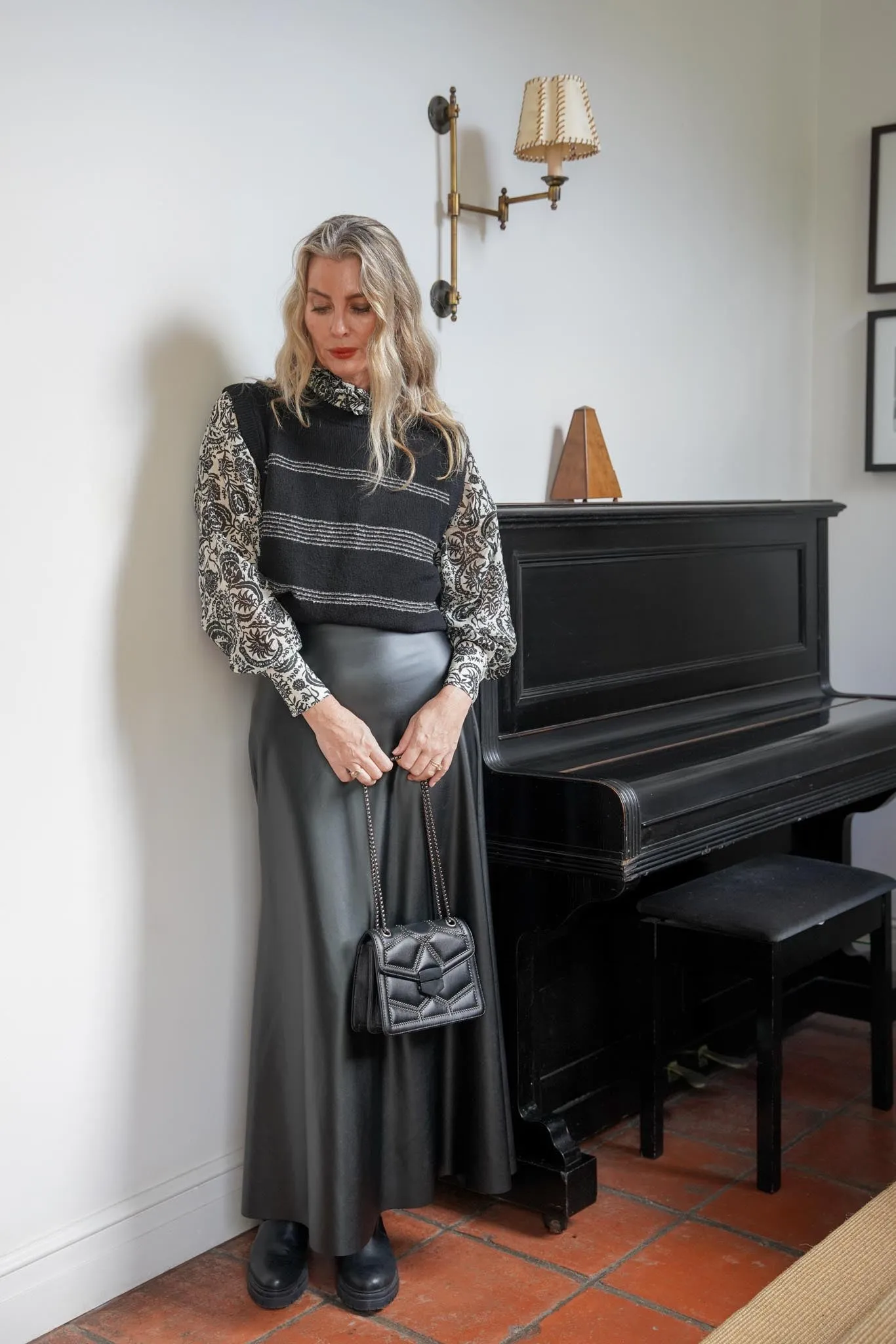 Black Stripe Sleeveless Pullover